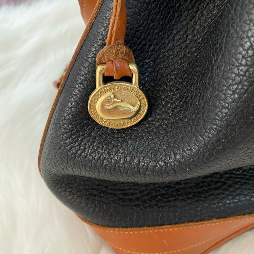 Dooney & Bourke | Vintage Classic Bucket Bag - Picture 3 of 11